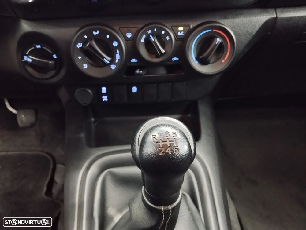 Toyota Hilux 2.4 D-4D 4WD CD CM - 22