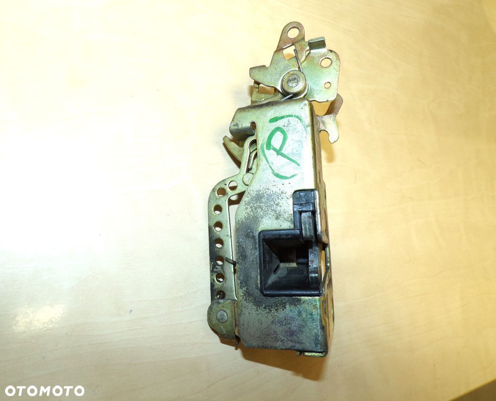 VW T4 CARAVELLE MULTIVAN Zamek Drzwi przednich prawych oryginał - 1