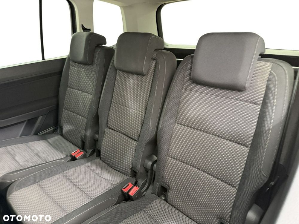 Volkswagen Touran - 13