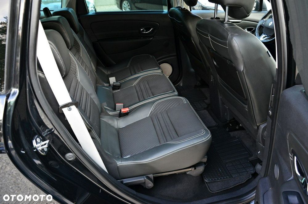 Renault Grand Scenic - 32