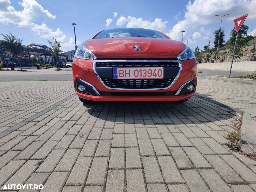 Peugeot 208 1.2 L PureTech Turbo STT Allure - 5
