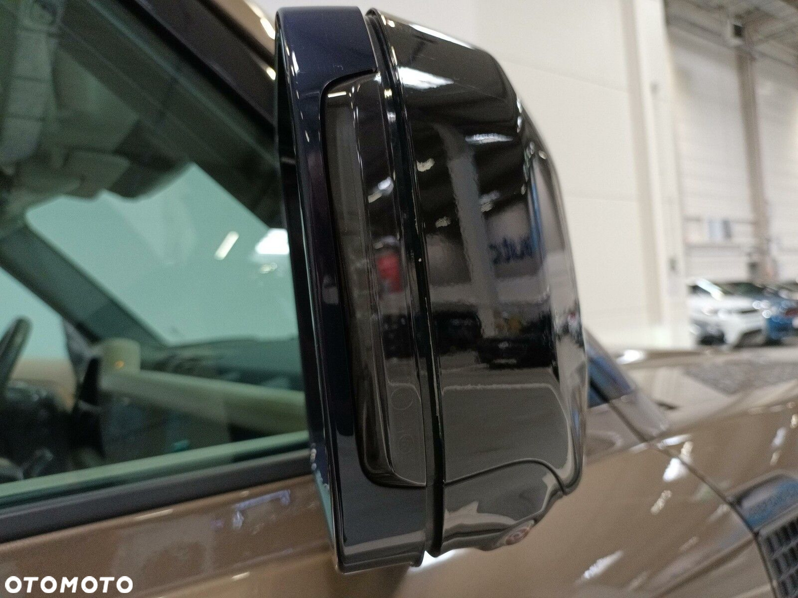 Land Rover Defender - 21