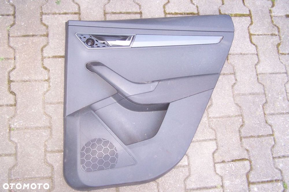 Skoda Karoq tapicerka boczek drzwi 57A 867 024T - 1