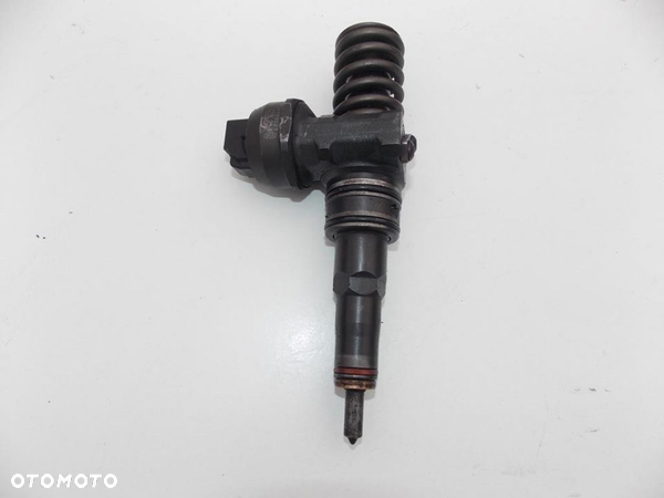 WTRYSKIWACZ POMPOWTRYSK PASSAT B6 1.9 038130073AG