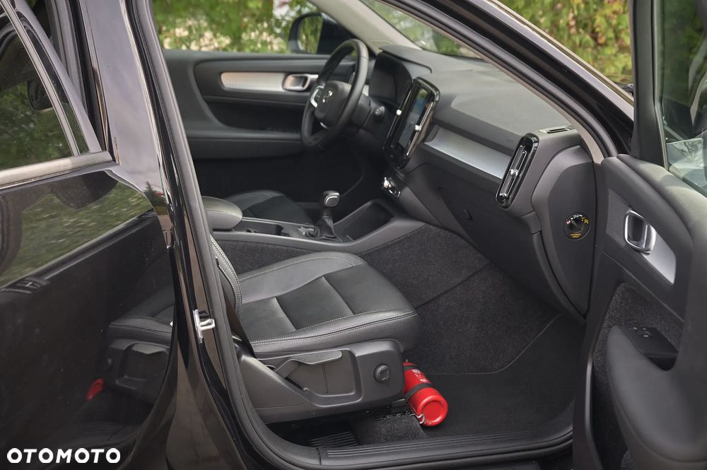 Volvo XC 40 T3 Momentum Pro - 28