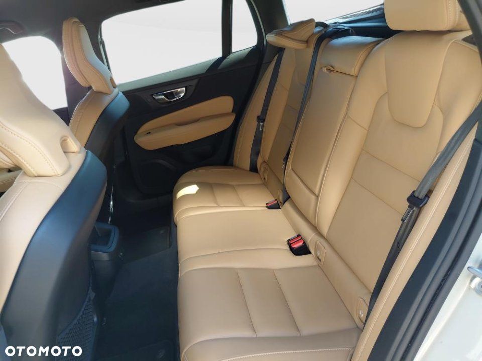 Volvo V60 Cross Country - 12
