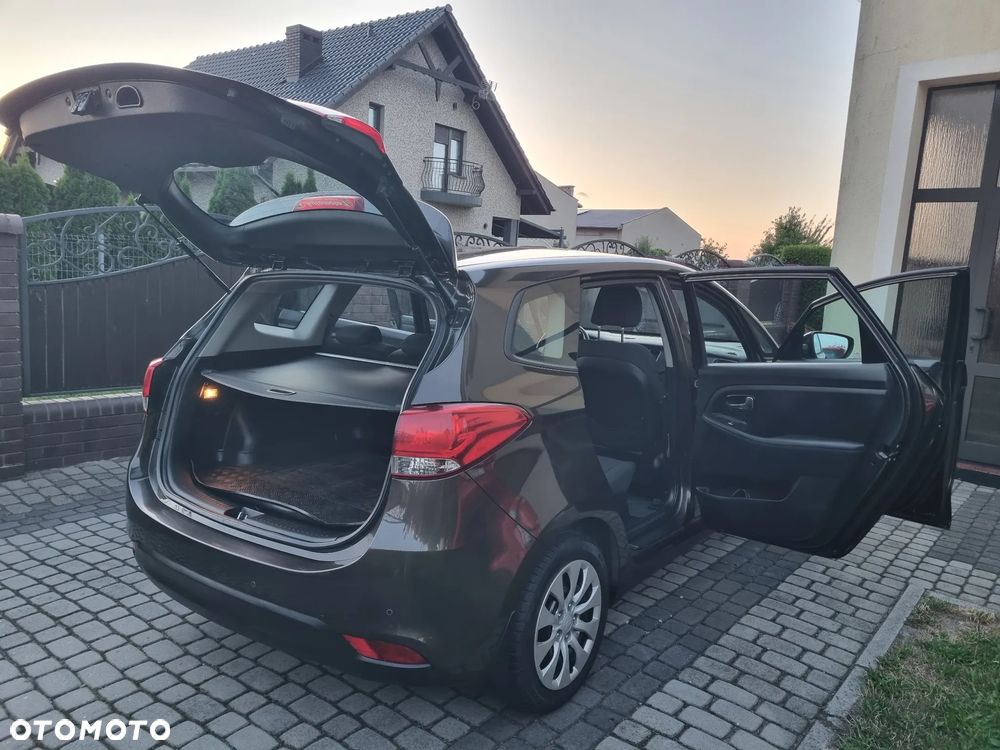 Kia Carens 1.7 CRDi 115 Fifa World Cup Edition - 32