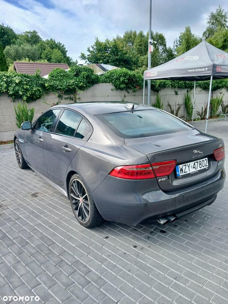 Jaguar XE 2.0 D AWD R-Sport - 4