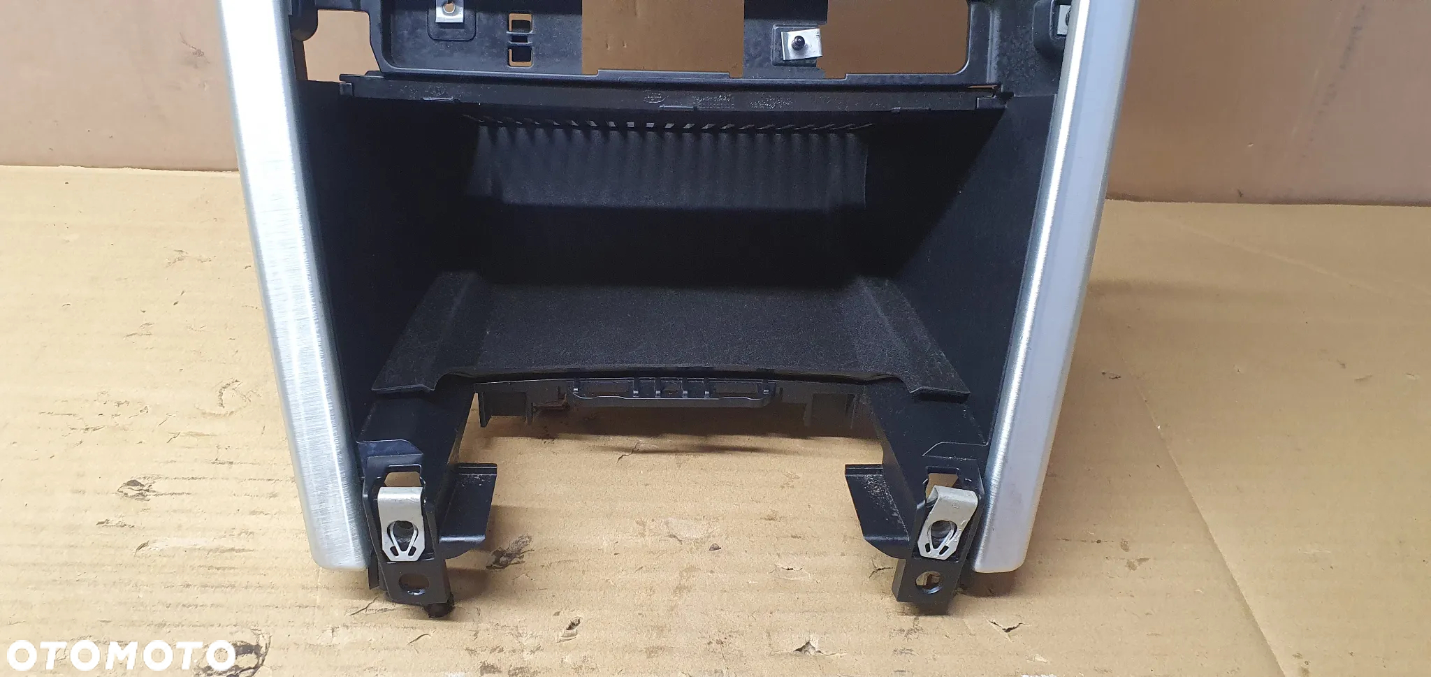 Kratka nawiewu powietrza środkowa ramka radia dekor Land Rover Discovery Sport L550 - 5