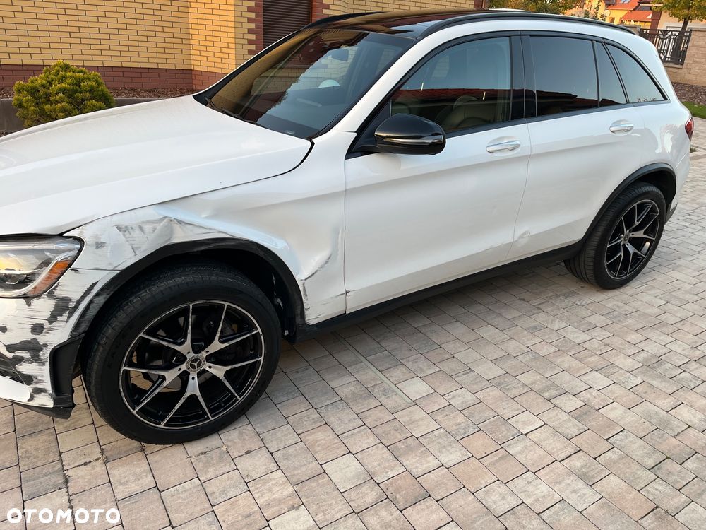 Mercedes-Benz GLC 300 4Matic 9G-TRONIC AMG Line - 11