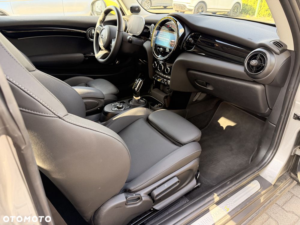 MINI Cooper SE Essential Trim - 17