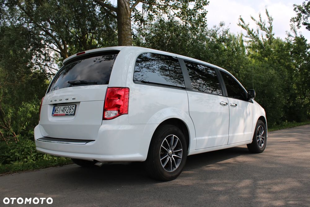 Dodge Grand Caravan - 8