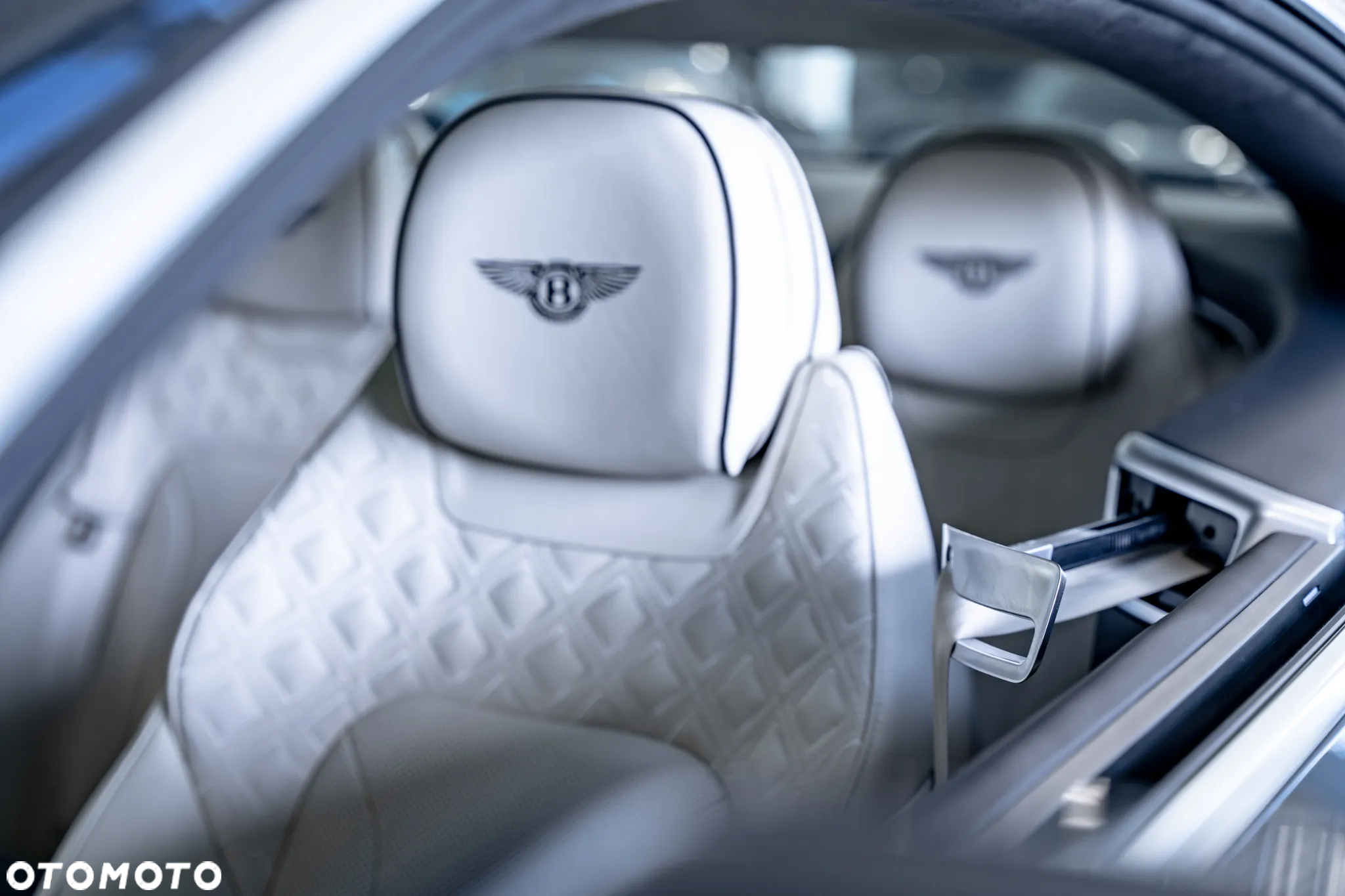Bentley Continental GT New V8 - 26