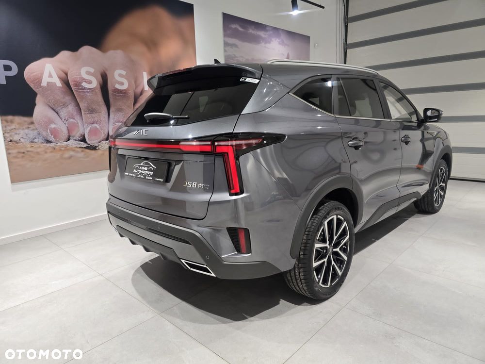 JAC JS8 - 10