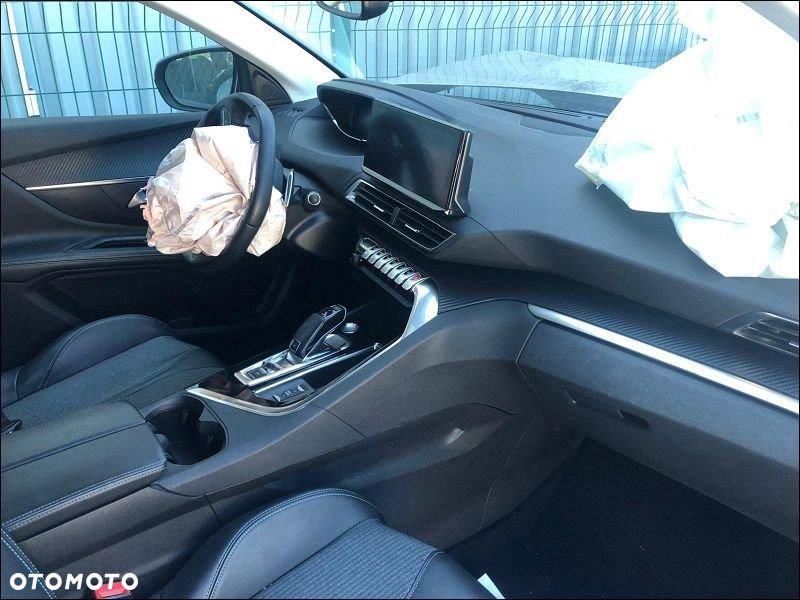 Peugeot 5008 - 8