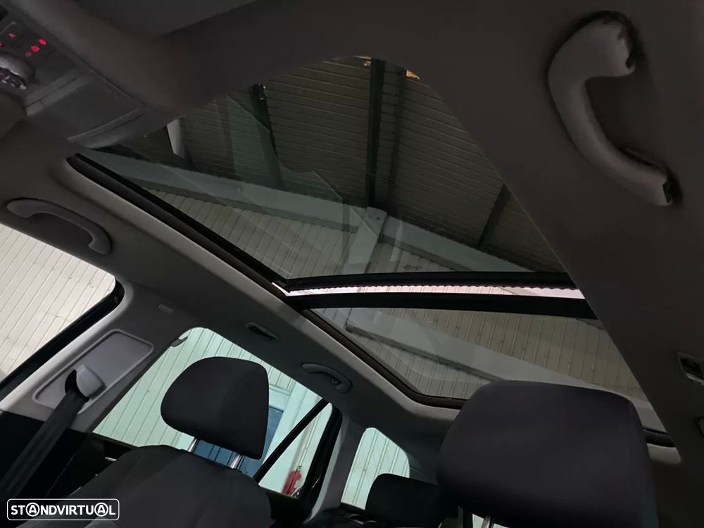 VW Golf Variant 1.6 TDi Highline DSG - 17