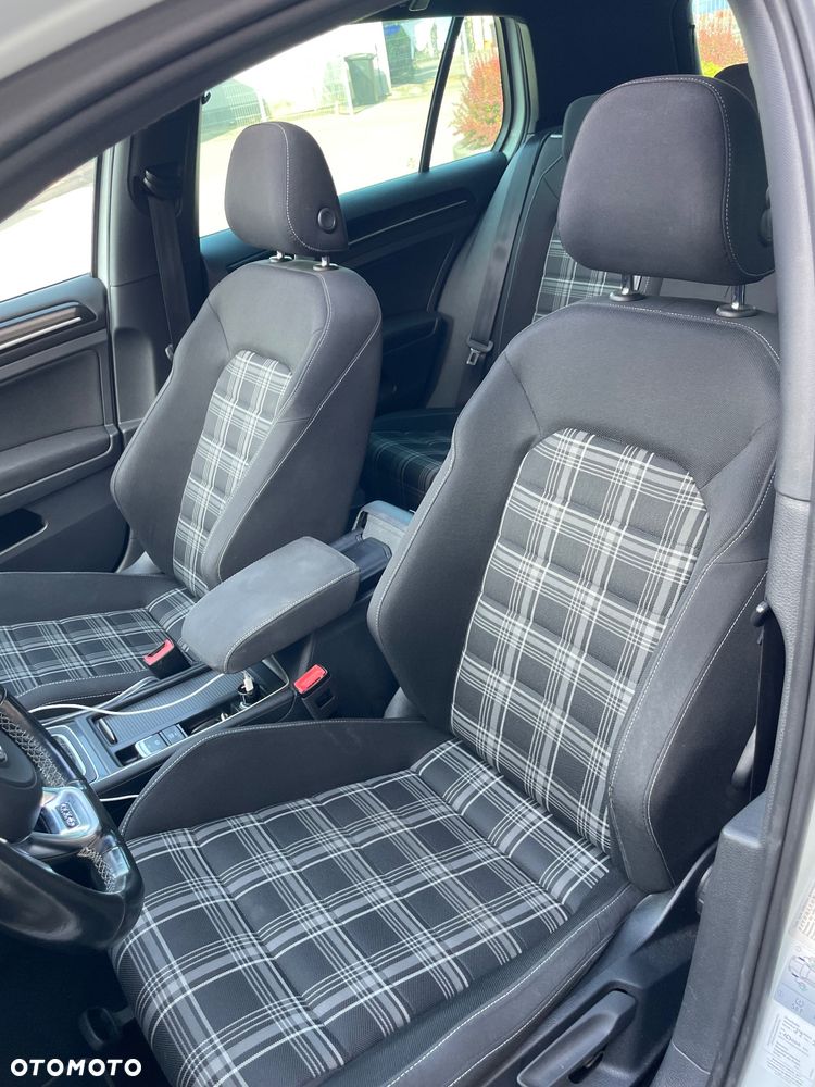 Volkswagen Golf - 20
