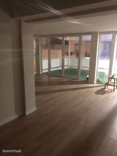 T.3 grandes, no centro de Odivelas,com terraco de 25m2 - Grande imagem: 5/8