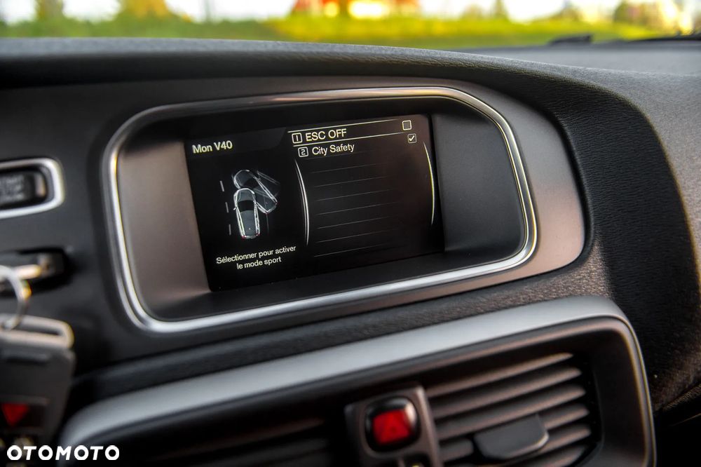 Volvo V40 D2 Drive-E Momentum - 32