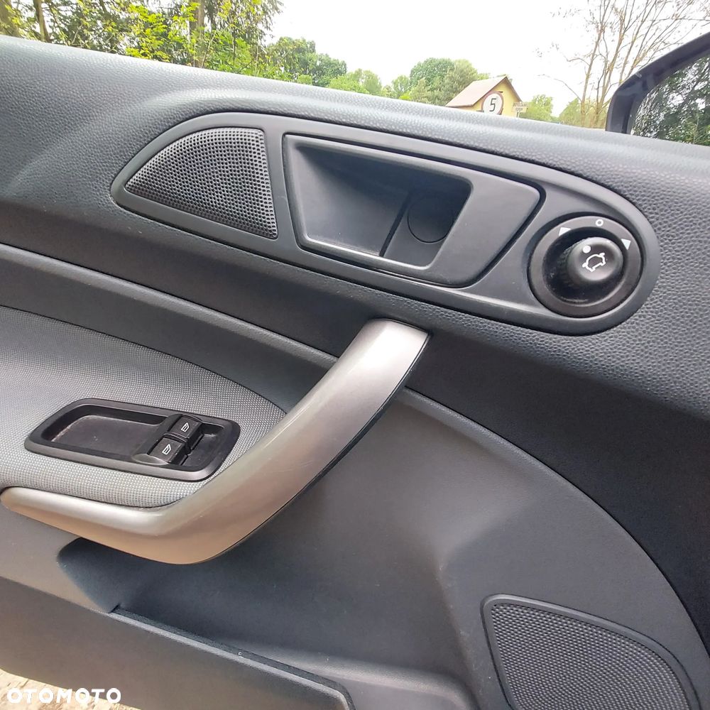 Ford Fiesta 1.25 Ambiente - 17