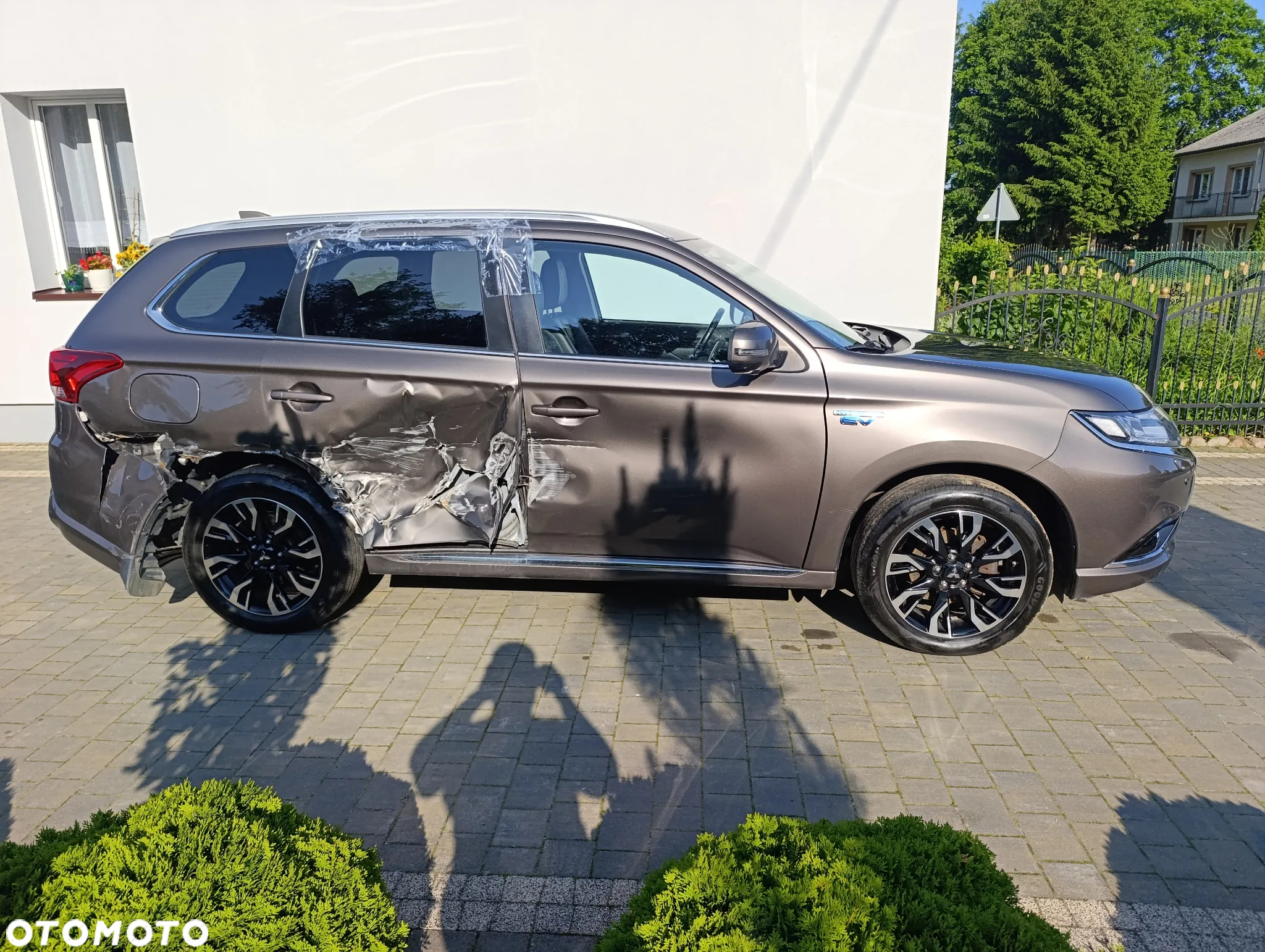 Mitsubishi Outlander 2.0 4WD Plug-In Hybrid Top - 2
