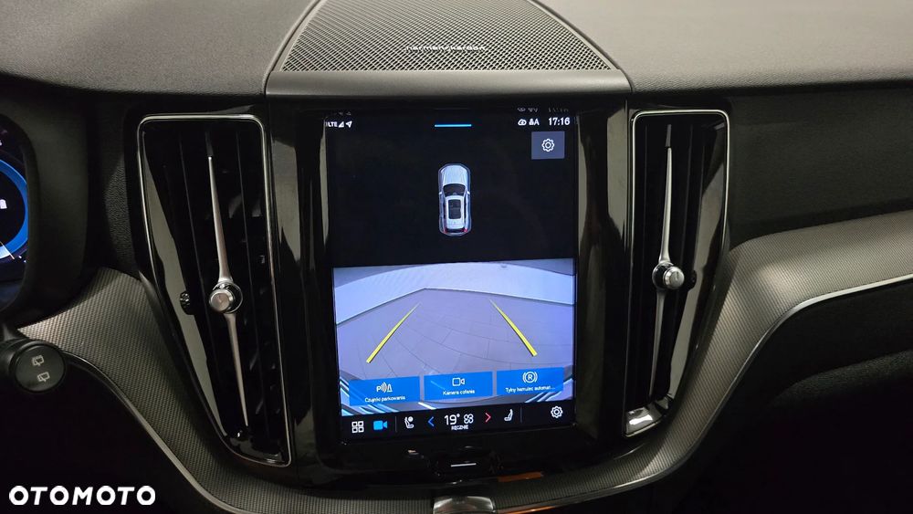 Volvo XC 60 B4 D AWD Plus Dark - 28