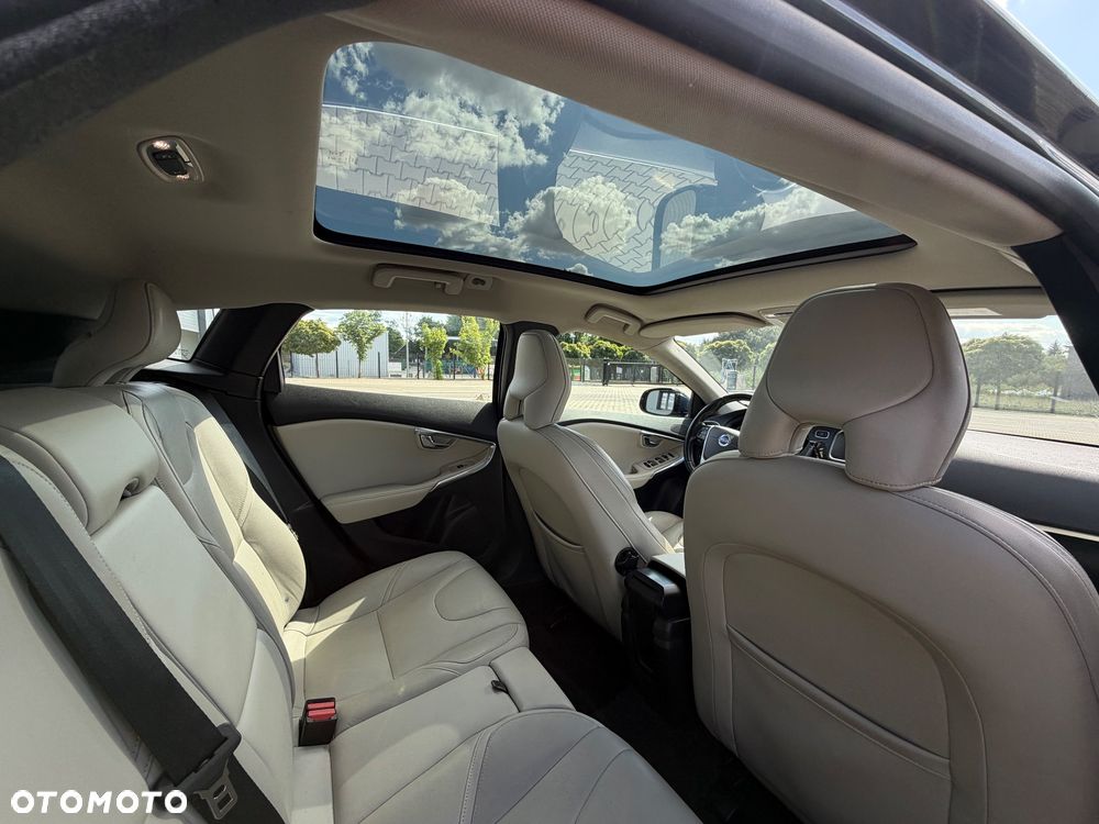 Volvo V40 D2 - 9
