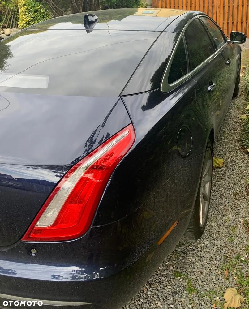 Jaguar XJ 3.0 D V6 Premium Luxury - 4