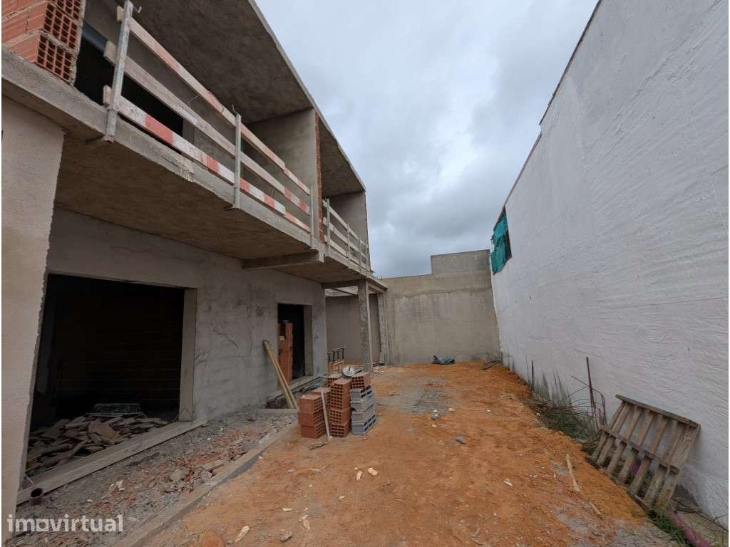 T3 com 2 Suites a Venda no centro de Fernão Ferro - Grande imagem: 2/50