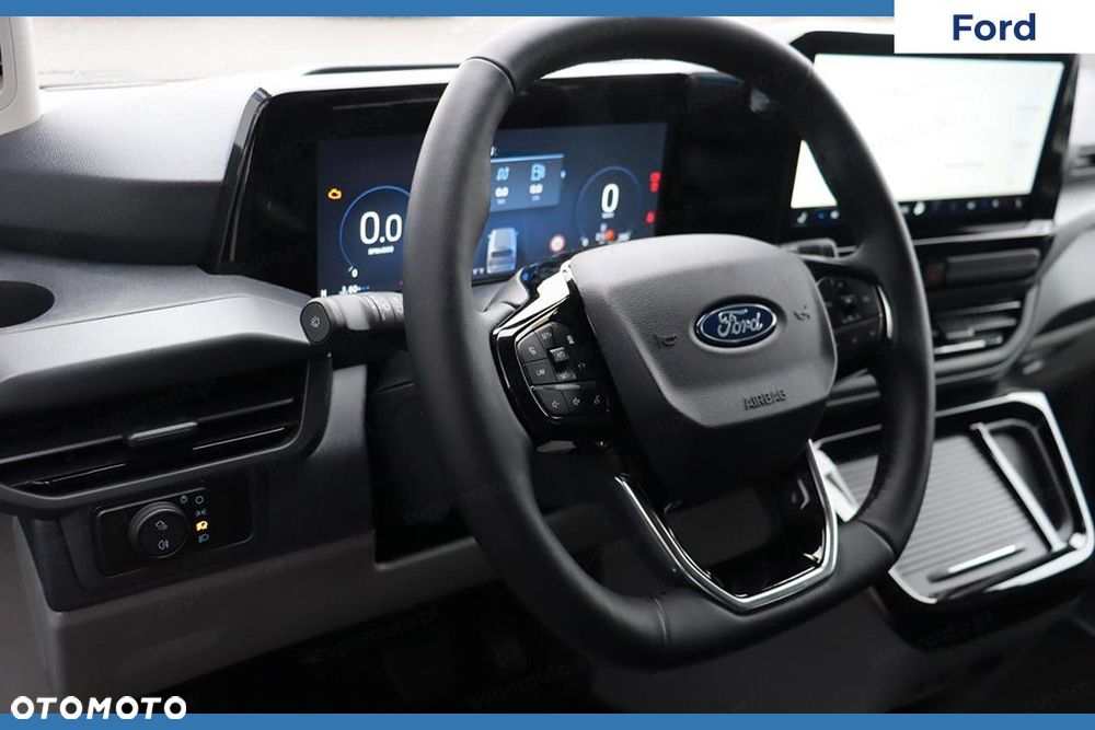 Ford Tourneo Custom - 11