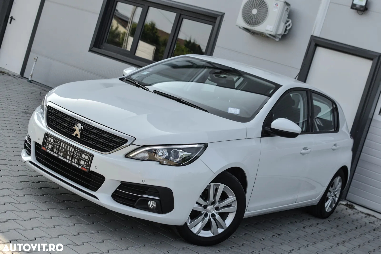 Peugeot 308 1.2 L PureTech Turbo S&S Allure - 13