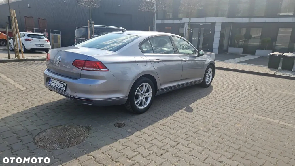 Volkswagen Passat 2.0 TDI SCR Trendline - 6