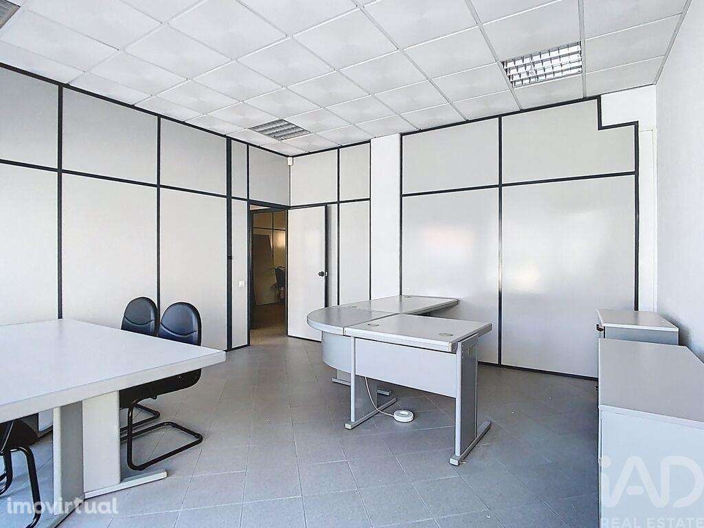 Escritório em Marinha Grande de 132,00 m2 - Grande imagem: 2/21