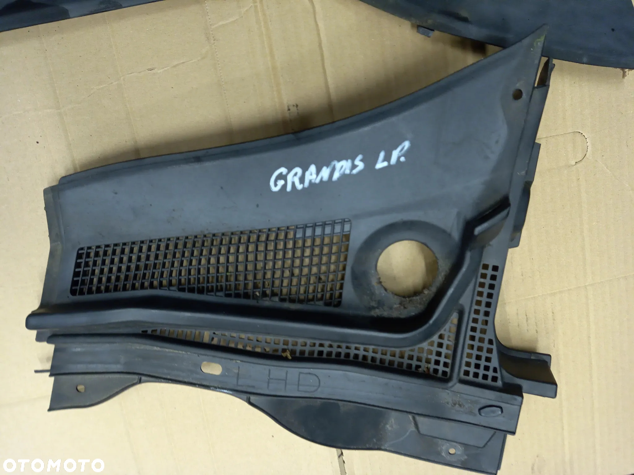 Mitsubishi Grandis podszybie - 2