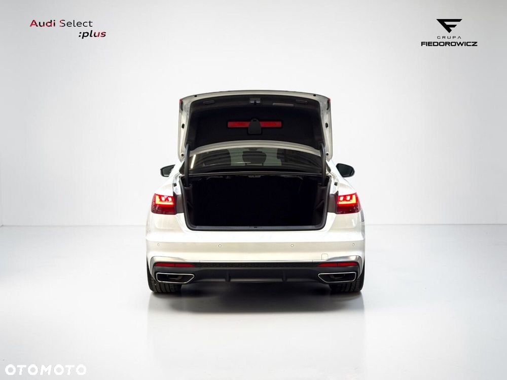 Audi A4 Limousine - 12