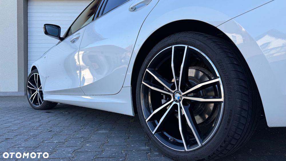 BMW Seria 3 320d xDrive mHEV M Sport sport - 4