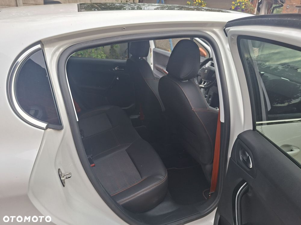 Peugeot 208 1.2 PureTech Allure S&S - 21