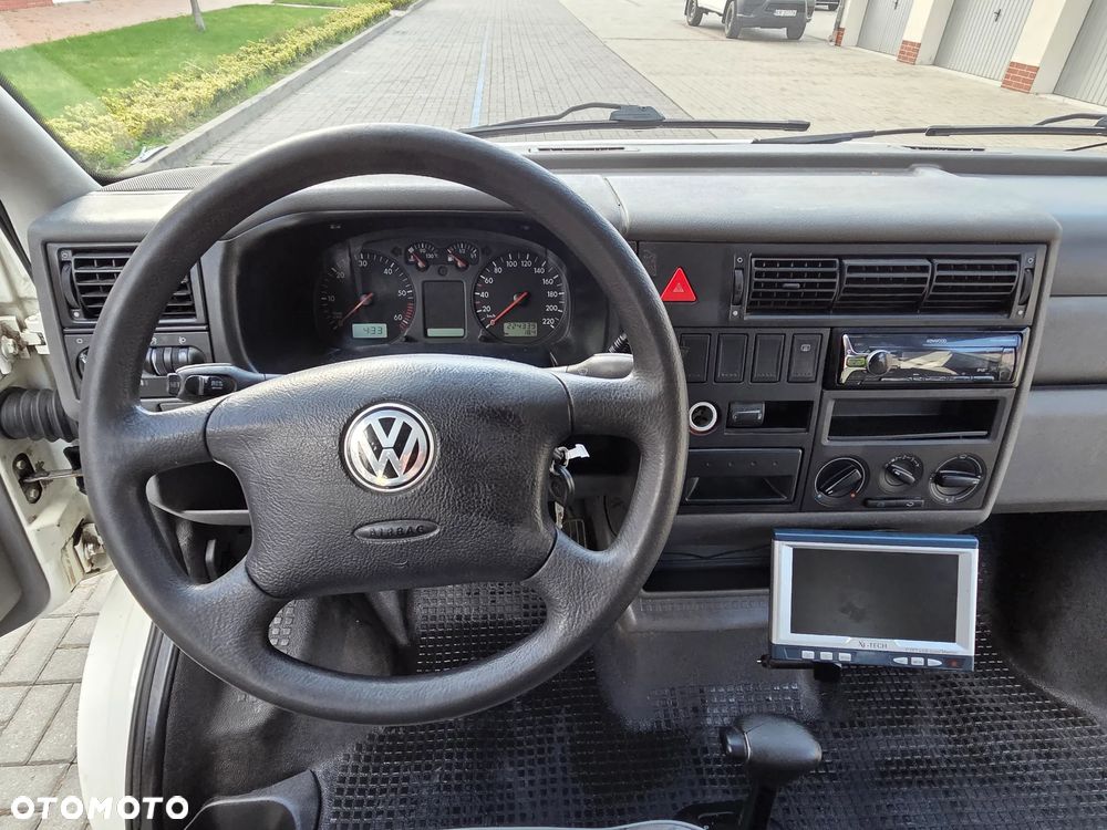 Volkswagen Caravelle - 31