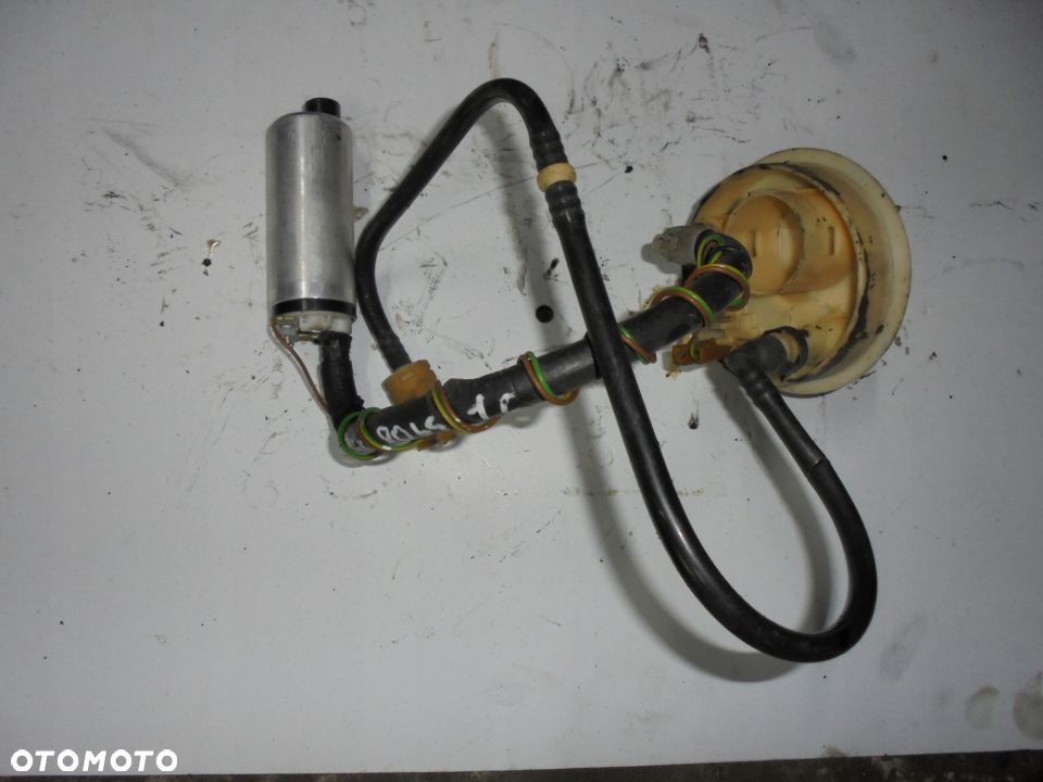 POMPA POMPKA PALWA AUDI 80 B4 1.6 - 1