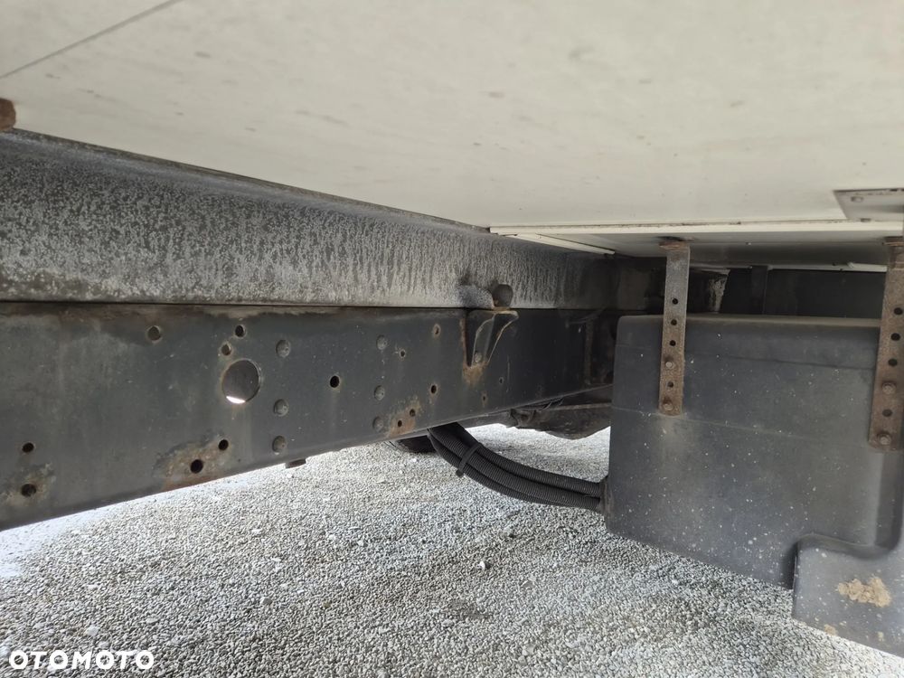 Chłodnia Mroźnia 8 palet, 4.5m , 2 komory, 2 parowniki, zasilanie stacjonarne na prąd, stan bdb! - 10