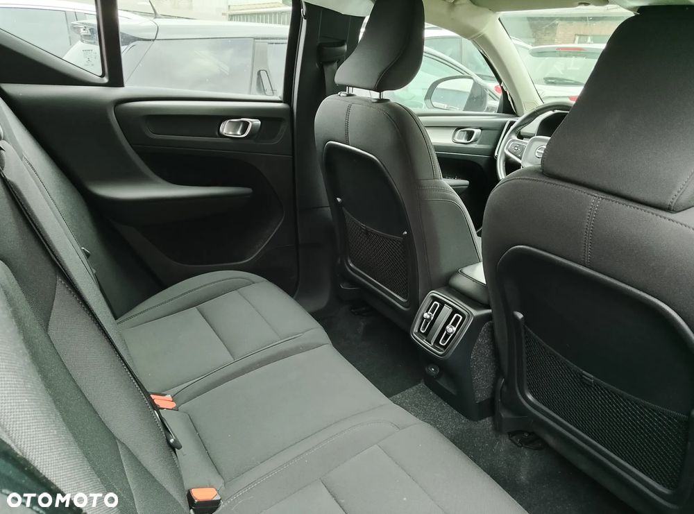 Volvo XC 40 B4 B AWD DKG Momentum Pro - 20