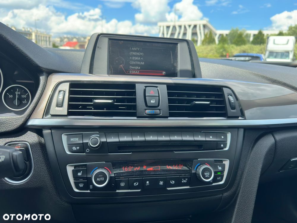 BMW Seria 3 320d Luxury Line - 17
