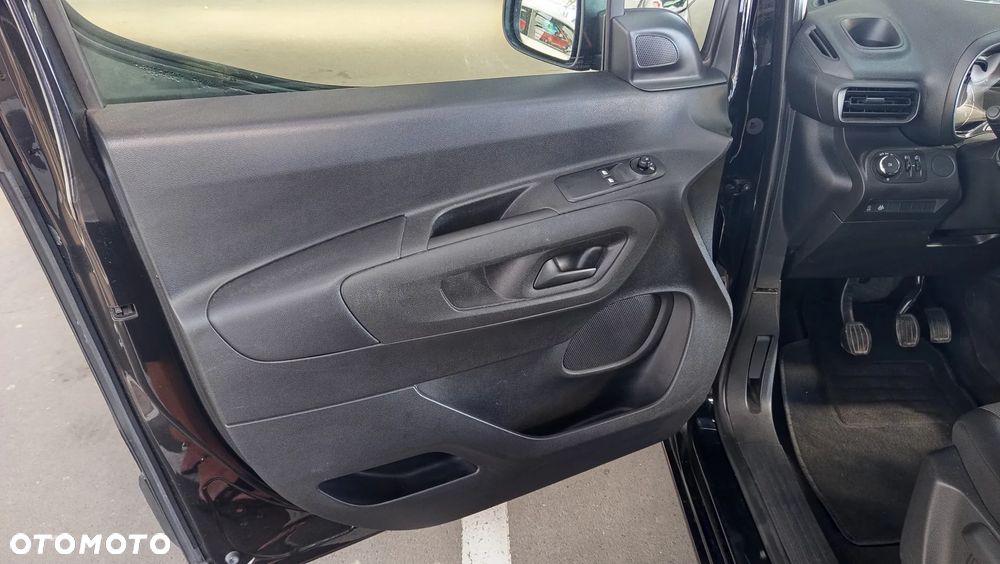 Opel Combo XL 1.2 Turbo Essentia S&S - 25