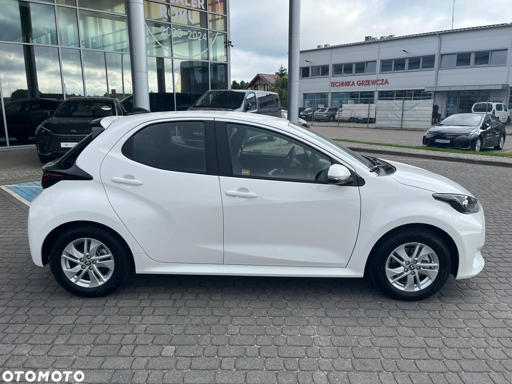 Toyota Yaris ver-hybrid-1-5-comfort - 4