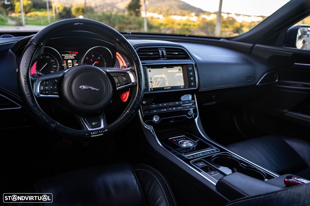Jaguar XE 2.0 D R-Sport Aut. - 43