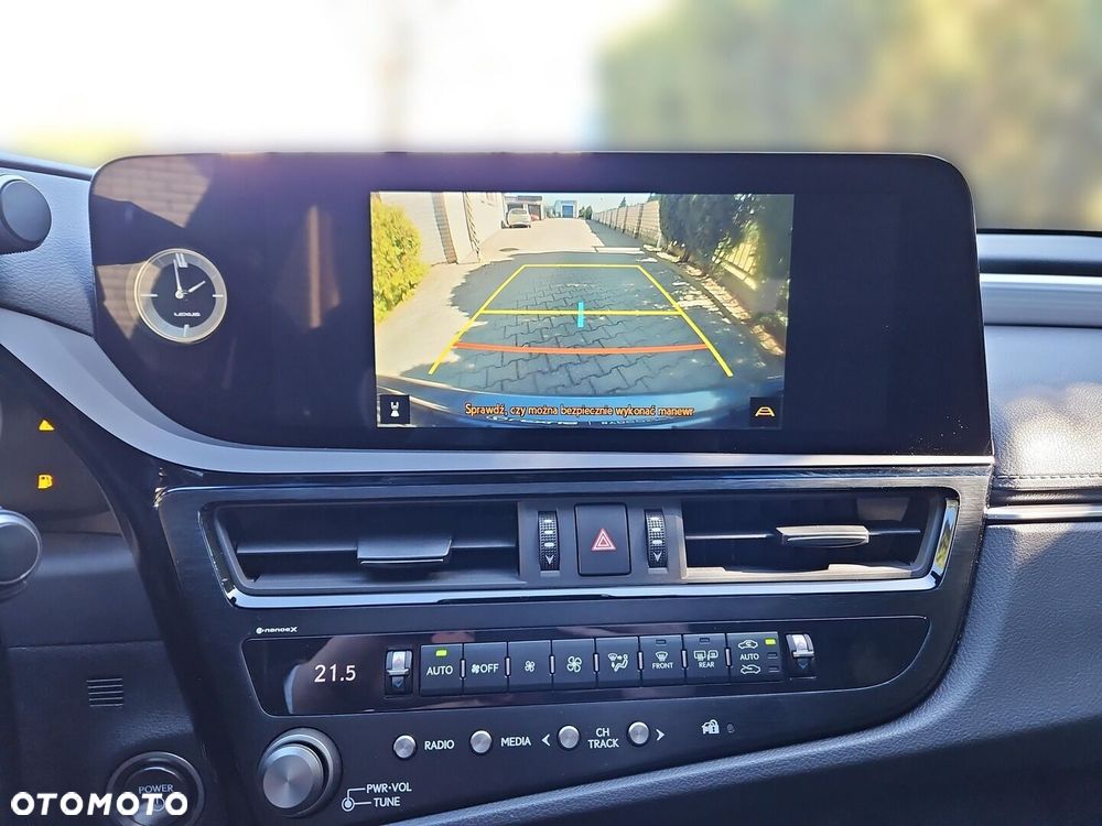 Lexus ES 300h F Sport Edition - 21