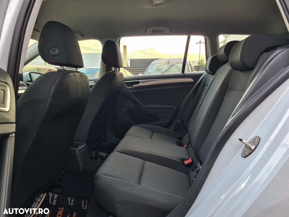 Volkswagen Golf - 11