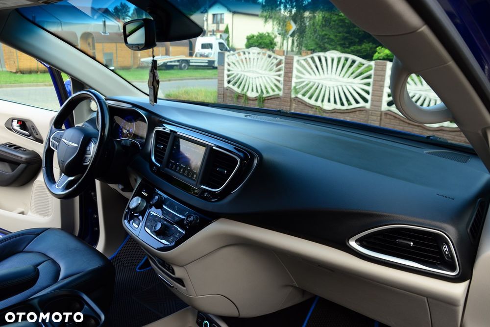 Chrysler Pacifica - 33