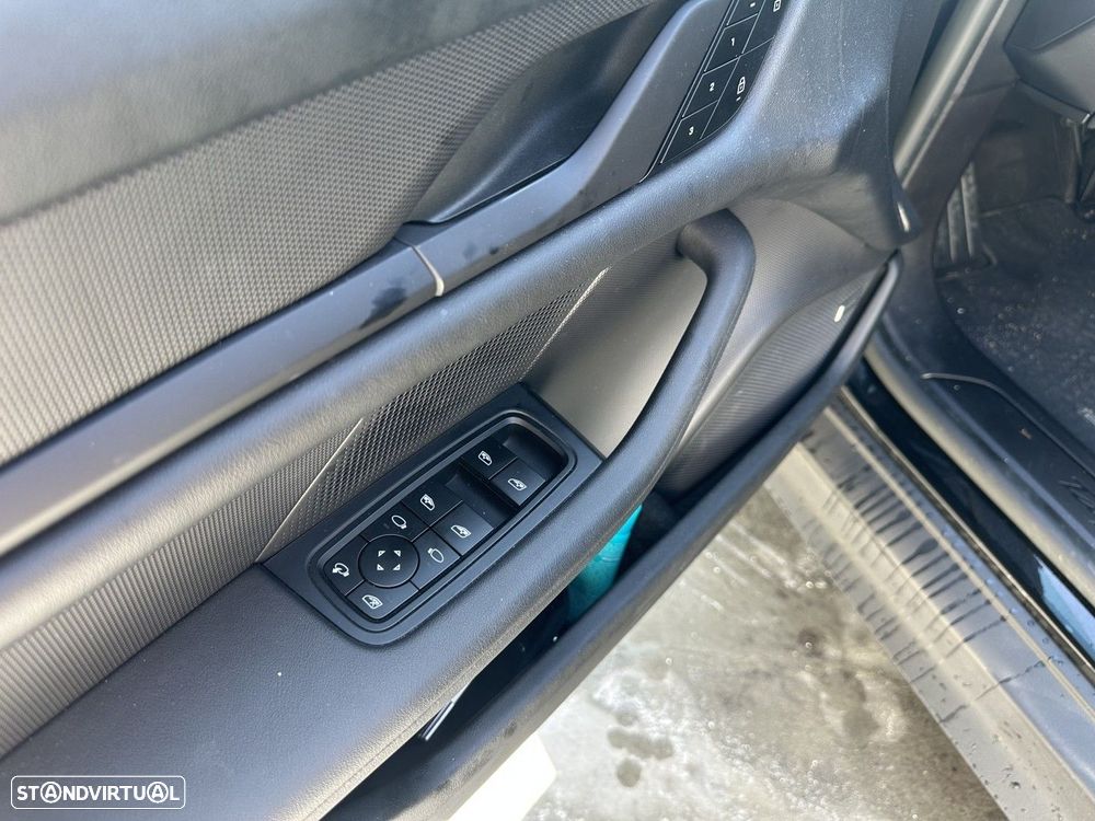 Porsche Taycan Sport Turismo bateria Performance Plus - 13