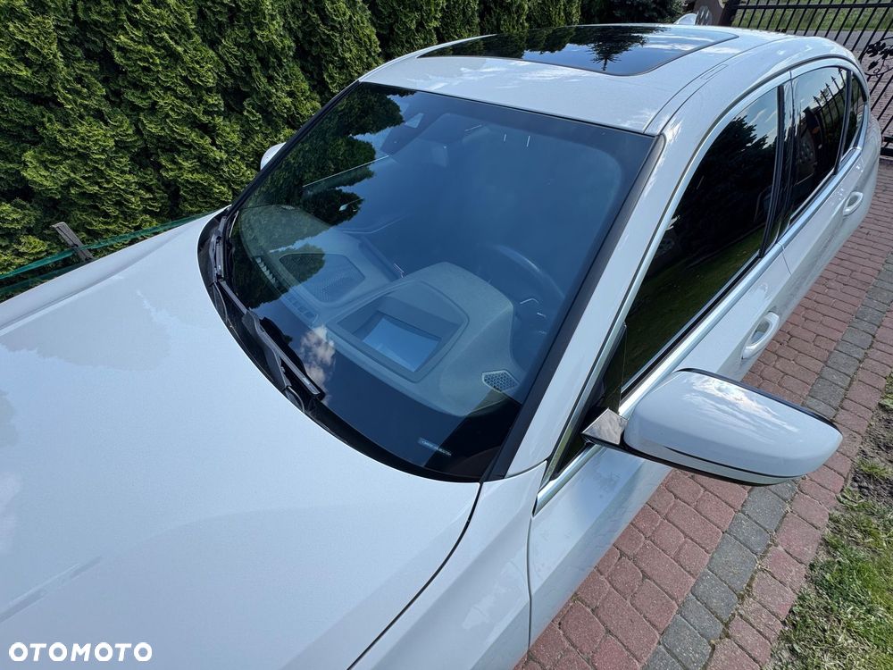 BMW Seria 3 330i Sport Line sport - 33